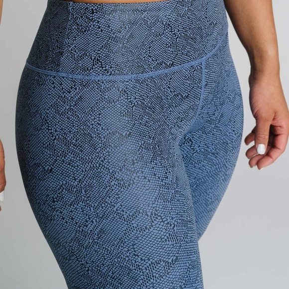 Zyia Sea Krait Deluxe Hi-rise Legging 28" Blue Snake Reptile Print 12 L - Picture 2 of 7